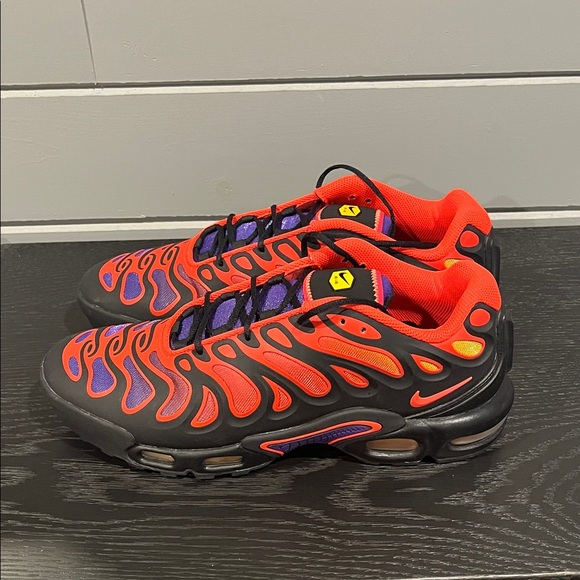 Nike Air Max Plus TN Black and Red with Purple Accents Men’s size 11.5 - Picture 2 of 7